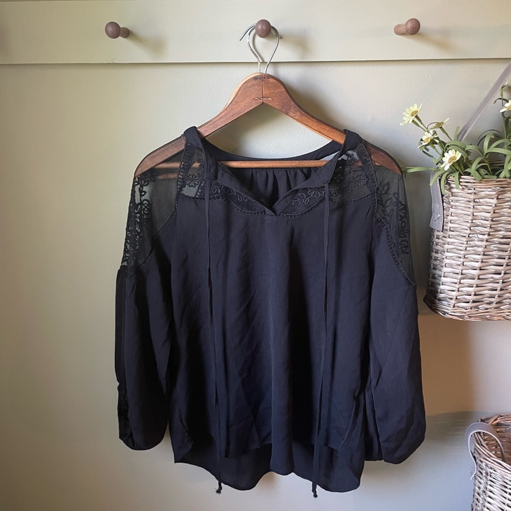 Amazon~ Black blouse, great for workwear. Perfect condition!